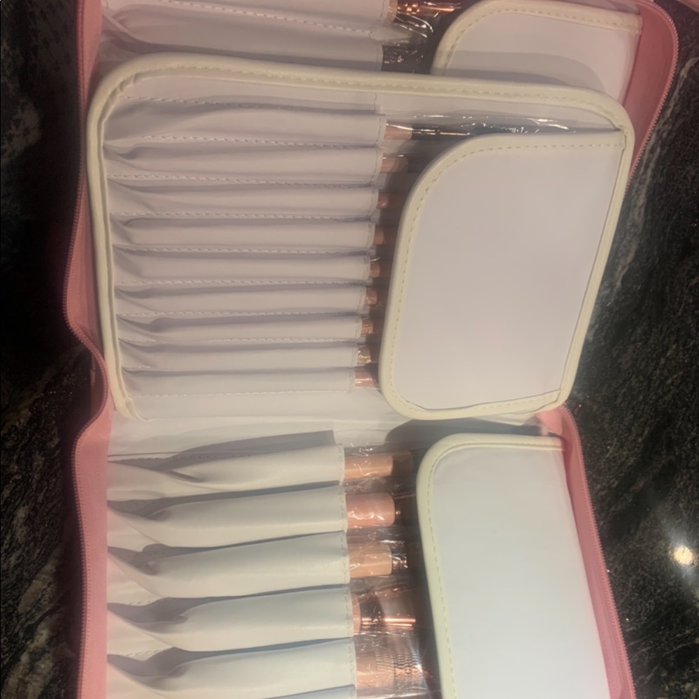COPY - BRAND NEW LUXIE 30 PIECE BRUSH SET - ROSE GOLD